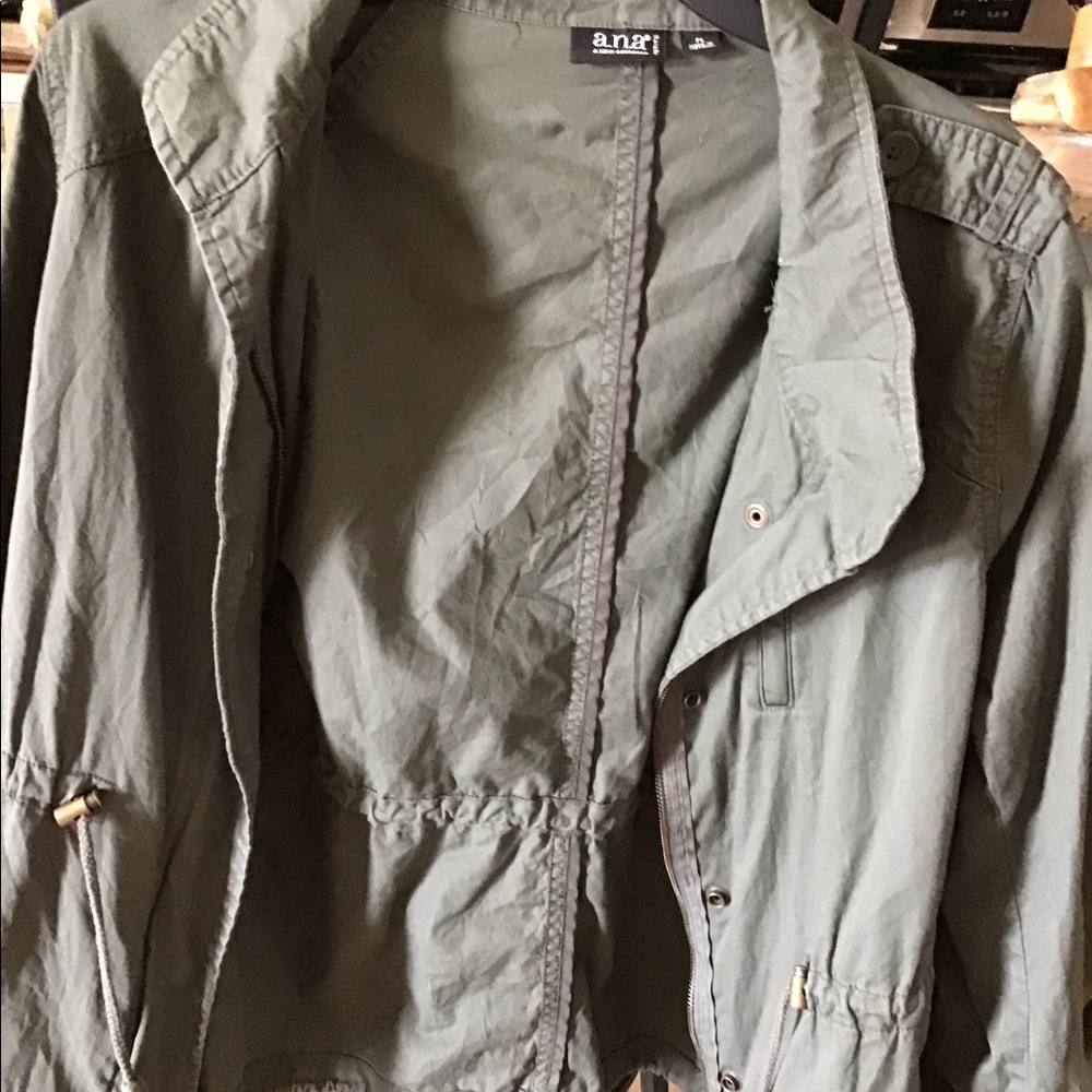 Women’s olive green jacket great condition